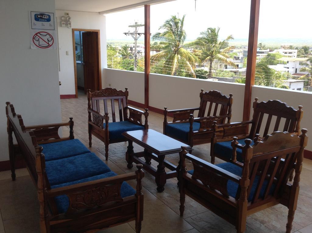 Gloria - Galapagos Inn Puerto Ayora  Buitenkant foto