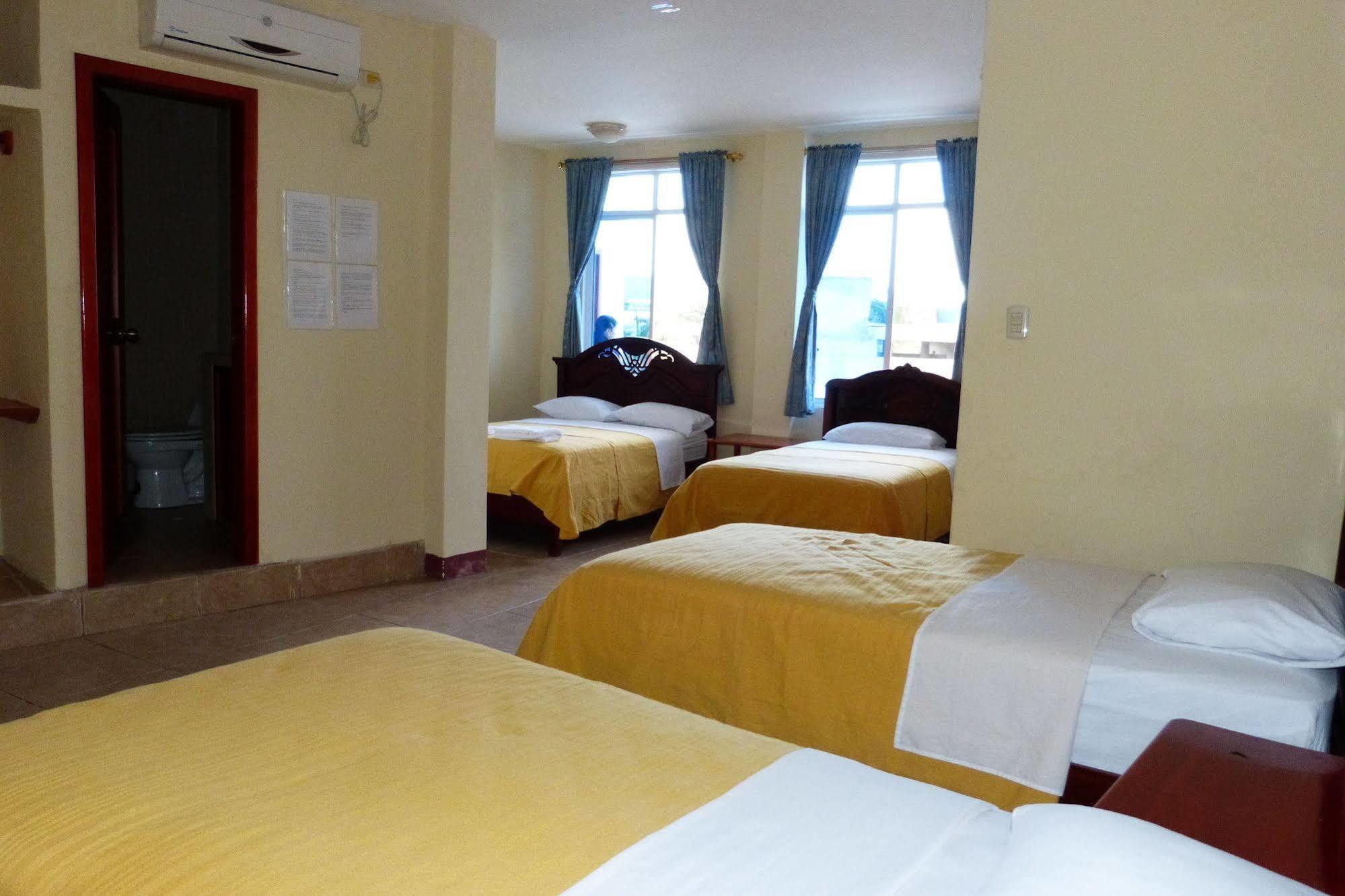 Gloria - Galapagos Inn Puerto Ayora  Buitenkant foto