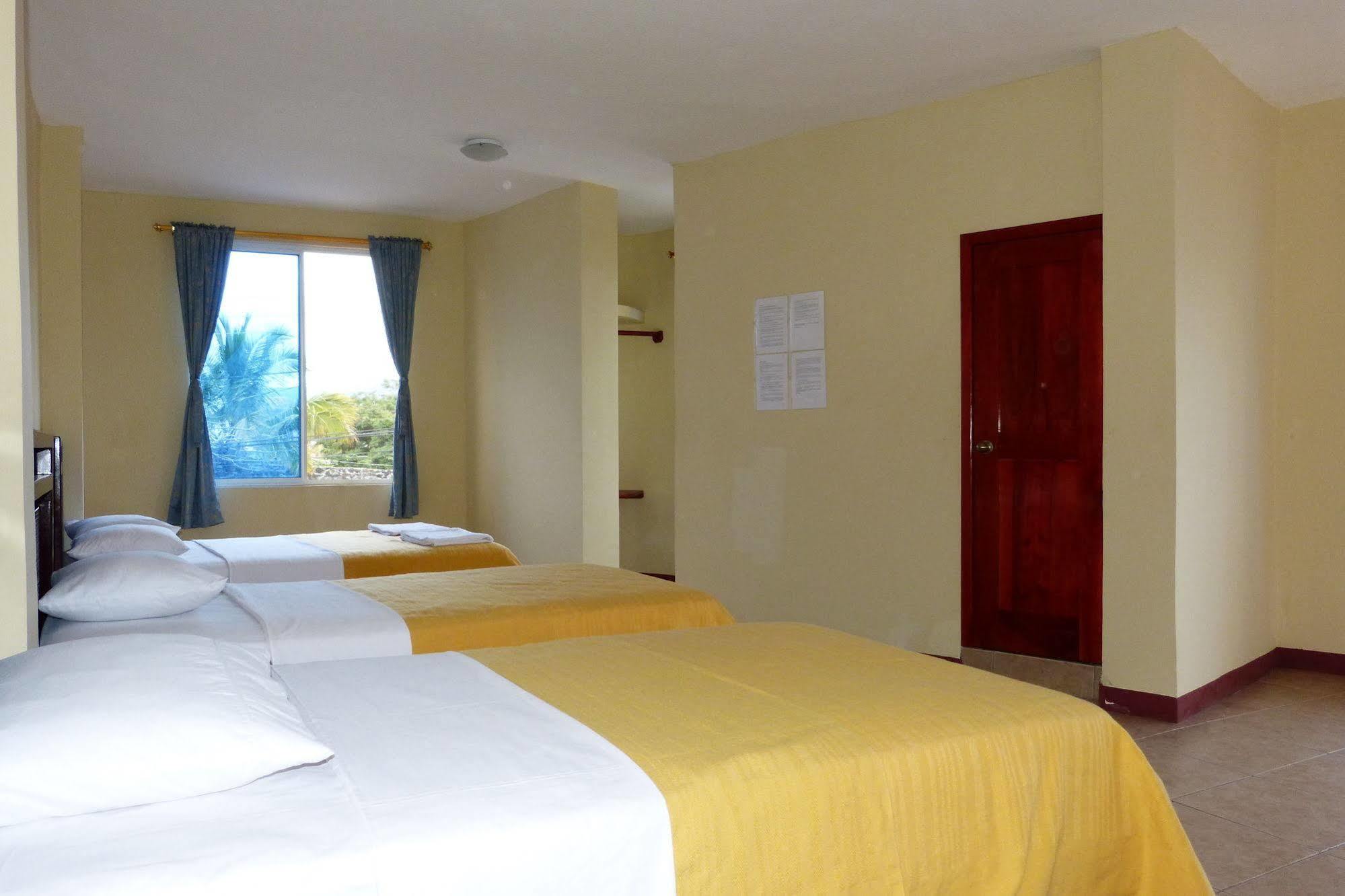 Gloria - Galapagos Inn Puerto Ayora  Buitenkant foto