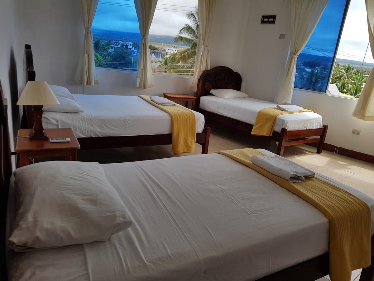 Gloria - Galapagos Inn Puerto Ayora  Buitenkant foto