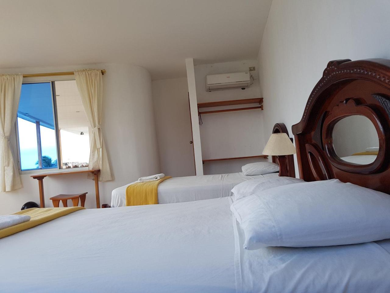 Gloria - Galapagos Inn Puerto Ayora  Buitenkant foto