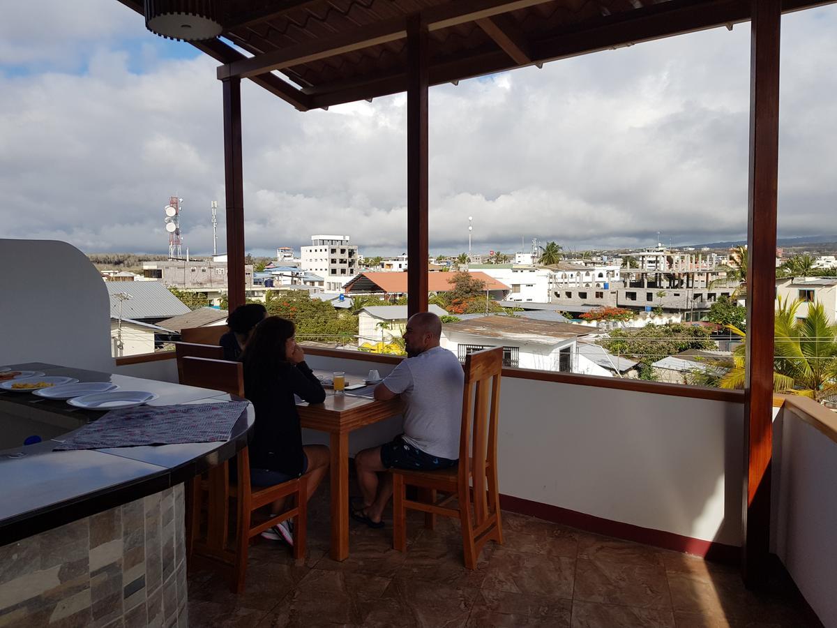Gloria - Galapagos Inn Puerto Ayora  Buitenkant foto