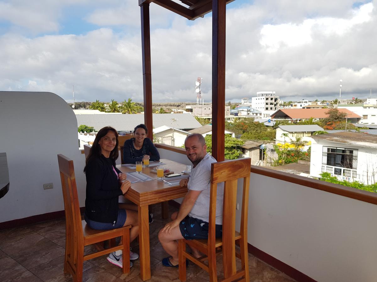 Gloria - Galapagos Inn Puerto Ayora  Buitenkant foto