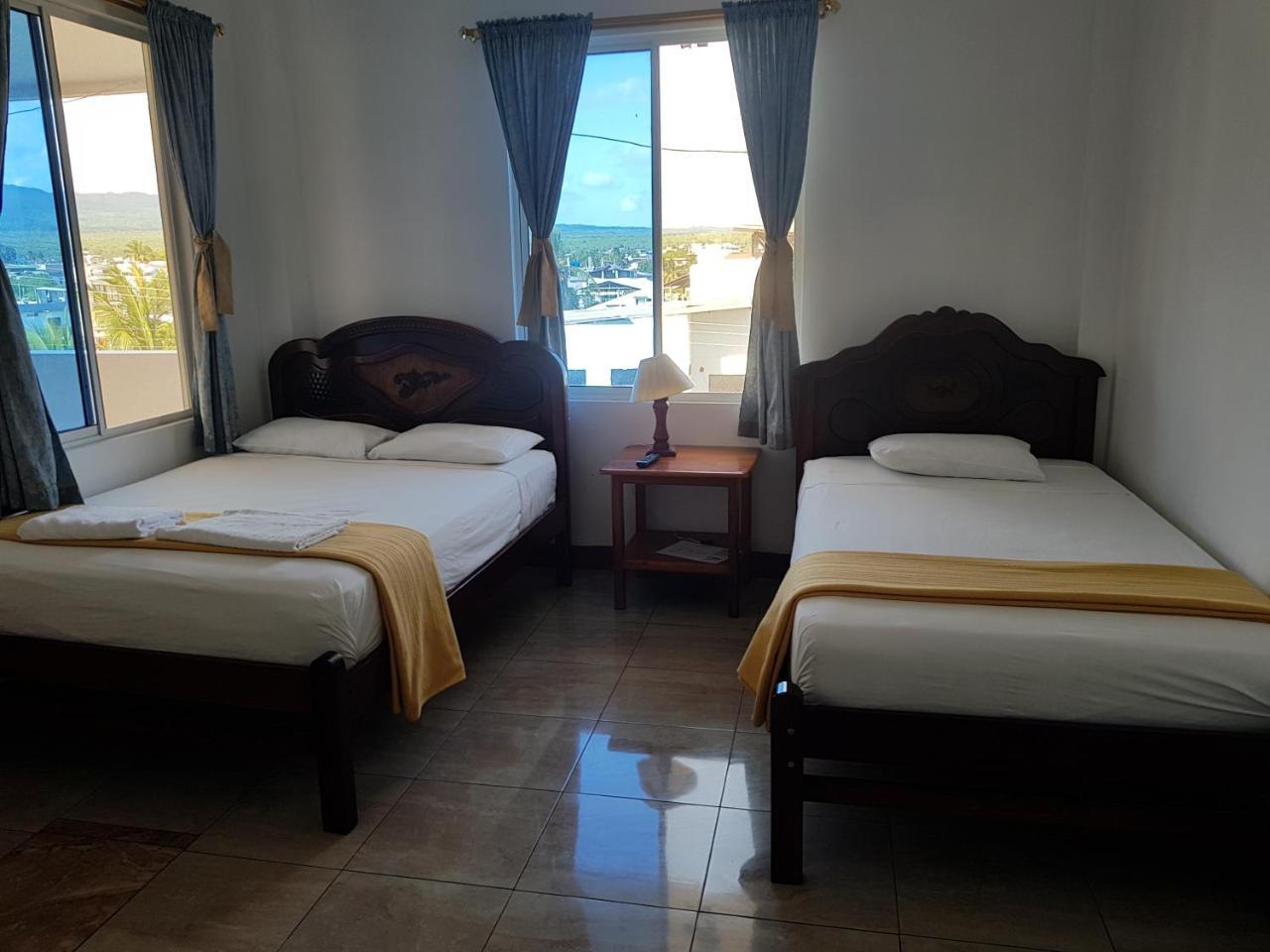 Gloria - Galapagos Inn Puerto Ayora  Buitenkant foto
