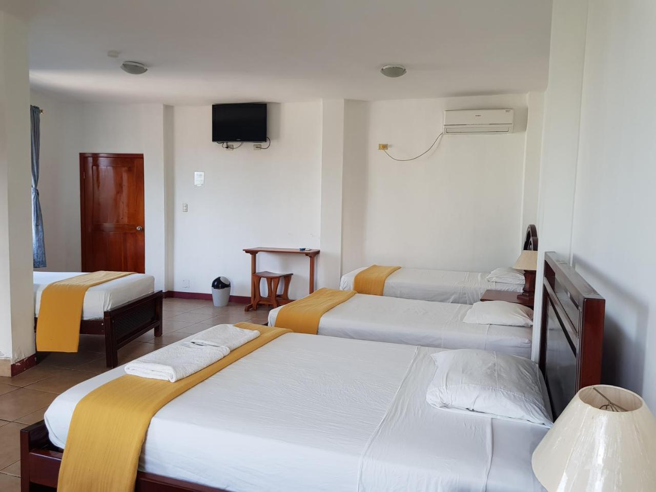 Gloria - Galapagos Inn Puerto Ayora  Buitenkant foto