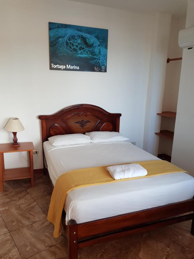 Gloria - Galapagos Inn Puerto Ayora  Buitenkant foto
