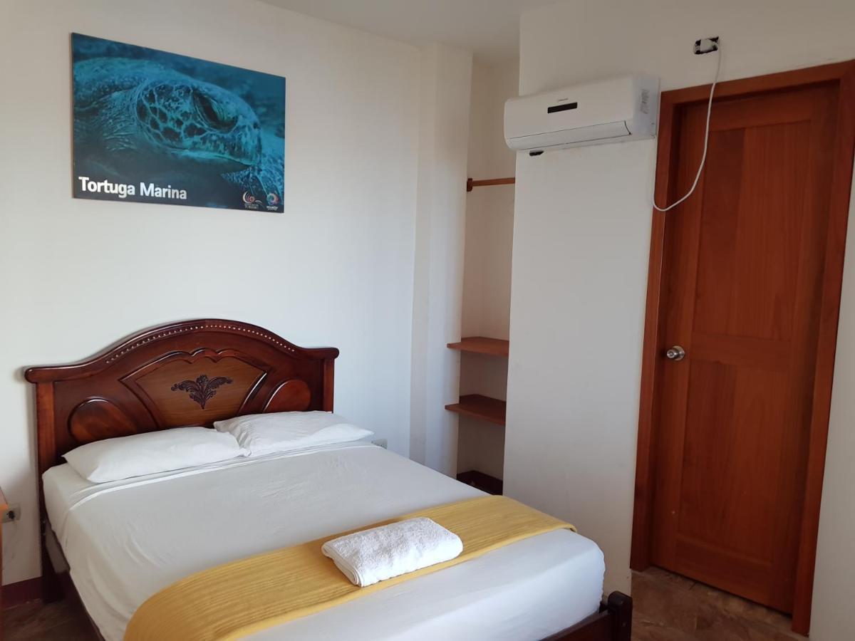 Gloria - Galapagos Inn Puerto Ayora  Buitenkant foto
